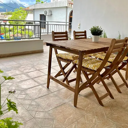 Likas House Apartamento *
